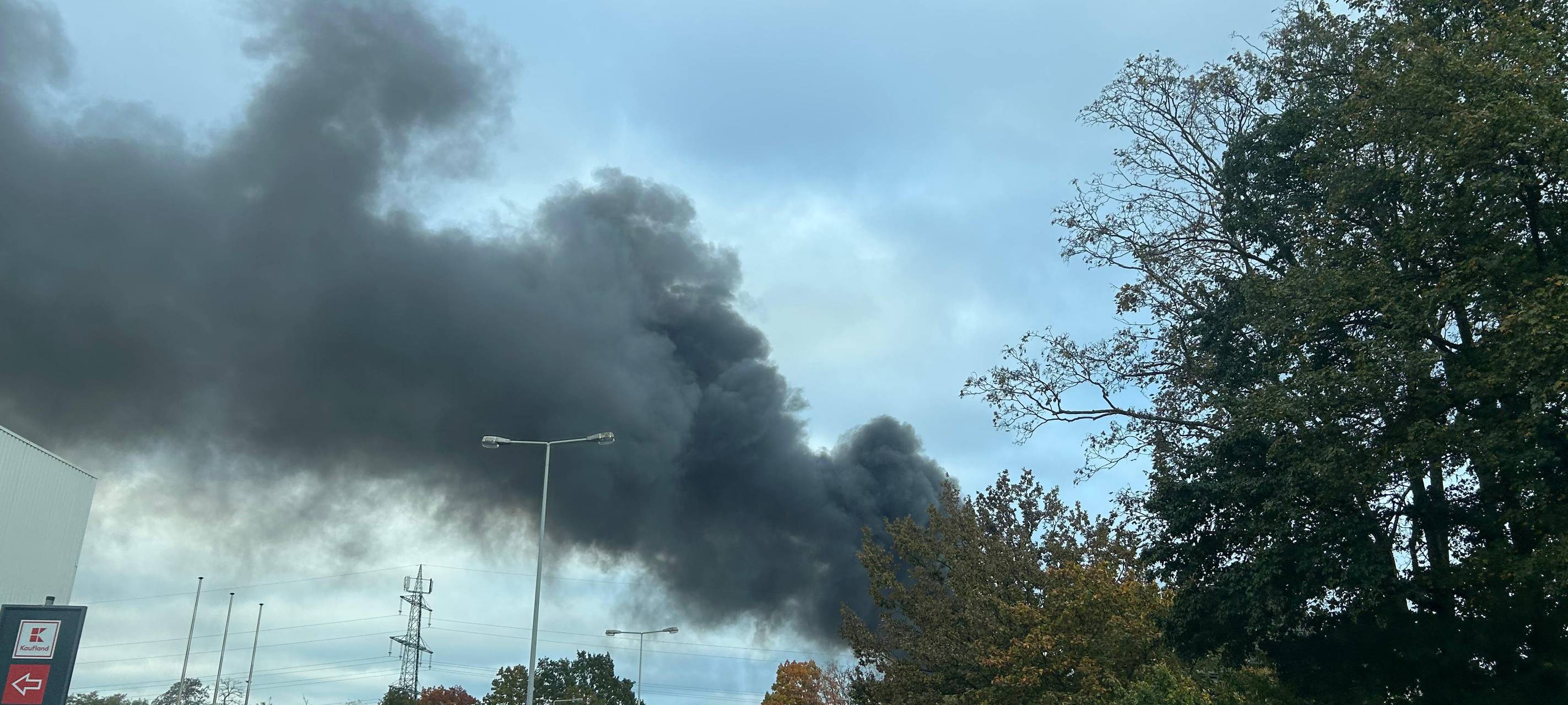 Großbrand Leverkusen: Sirene verkündet Entwarnung