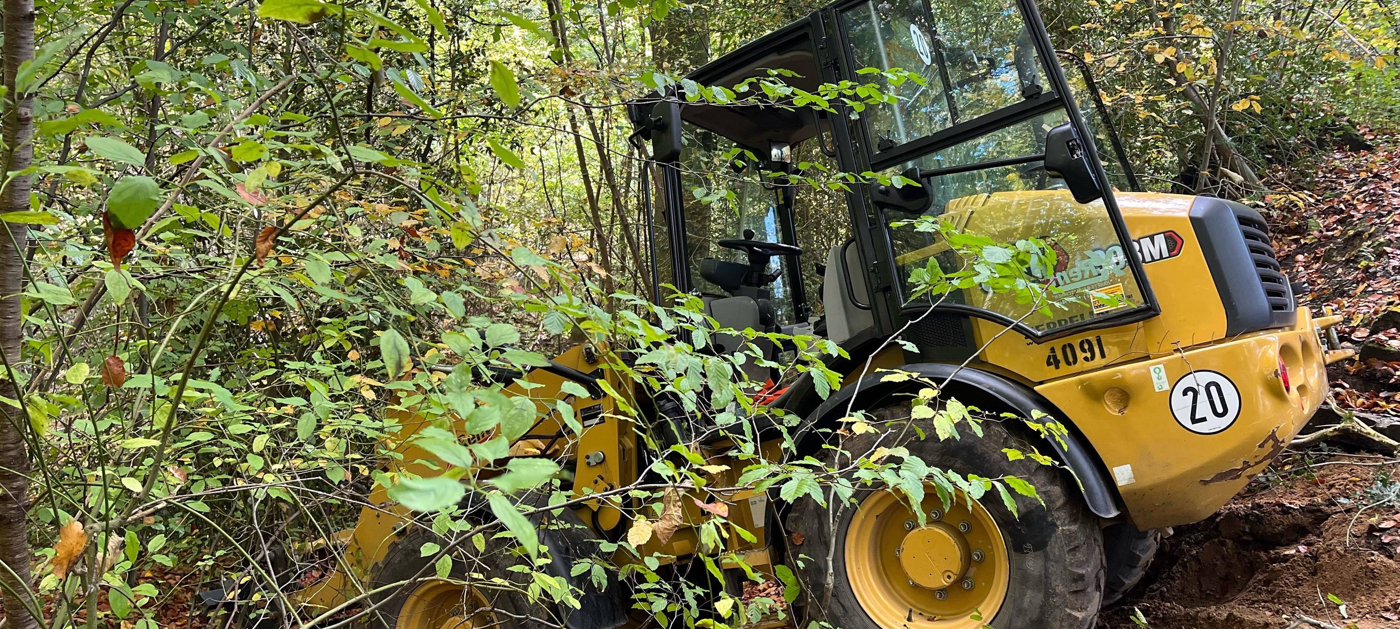 Erneut gestohlener Radlader in Leverkusener Wald gefunden