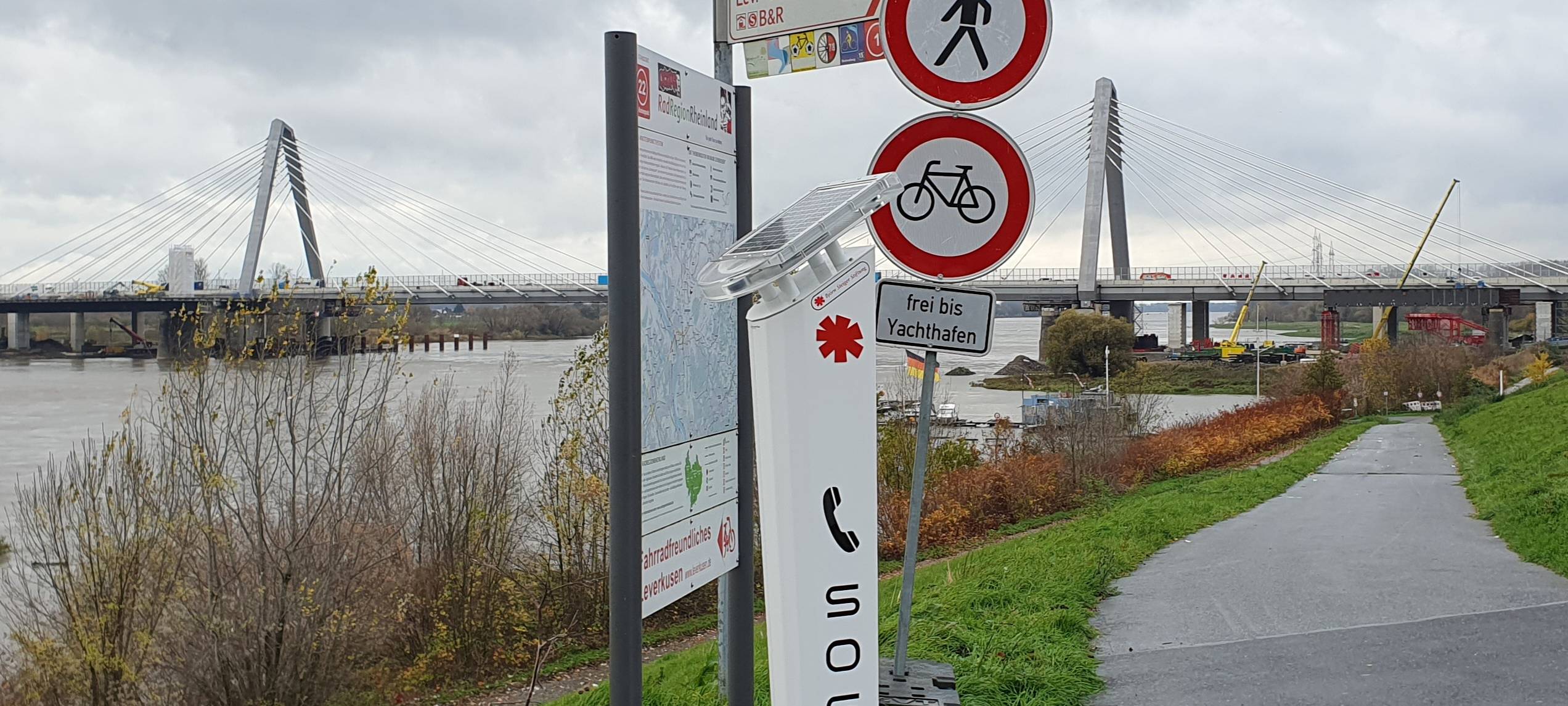 Einfachere Rettung durch Notrufsäulen in Leverkusen