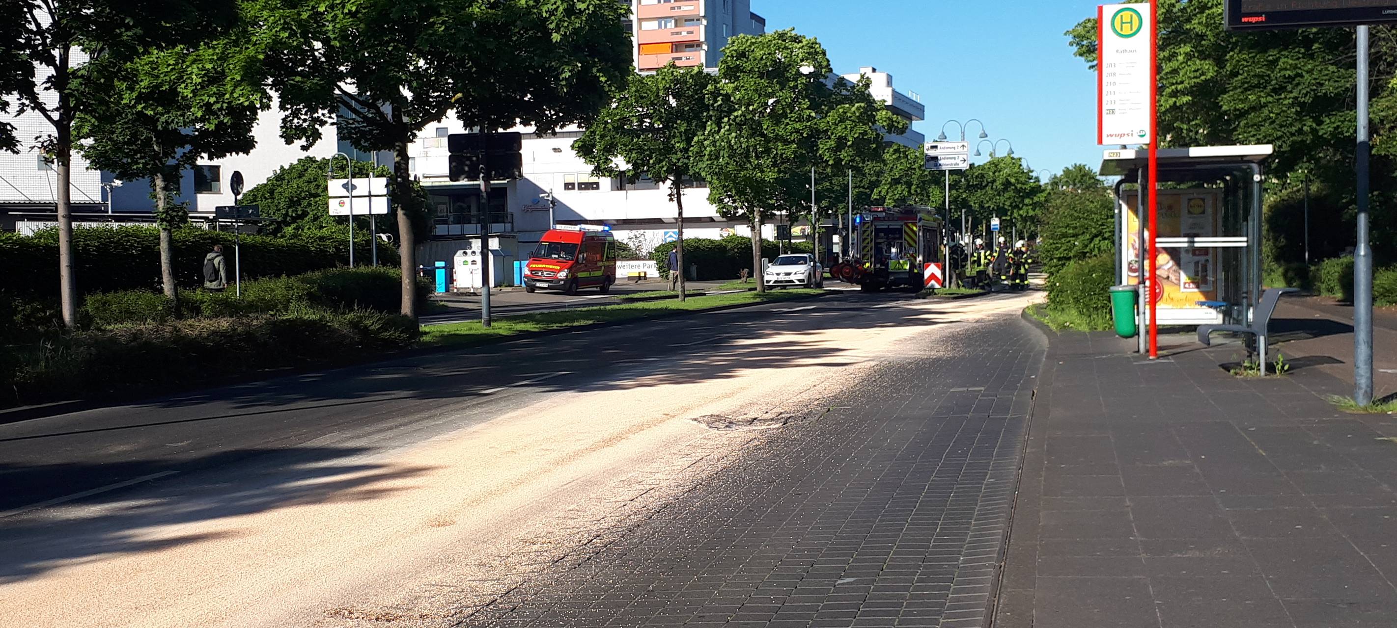 LKW verliert rund 400 Liter Öl auf Wöhlerstraße