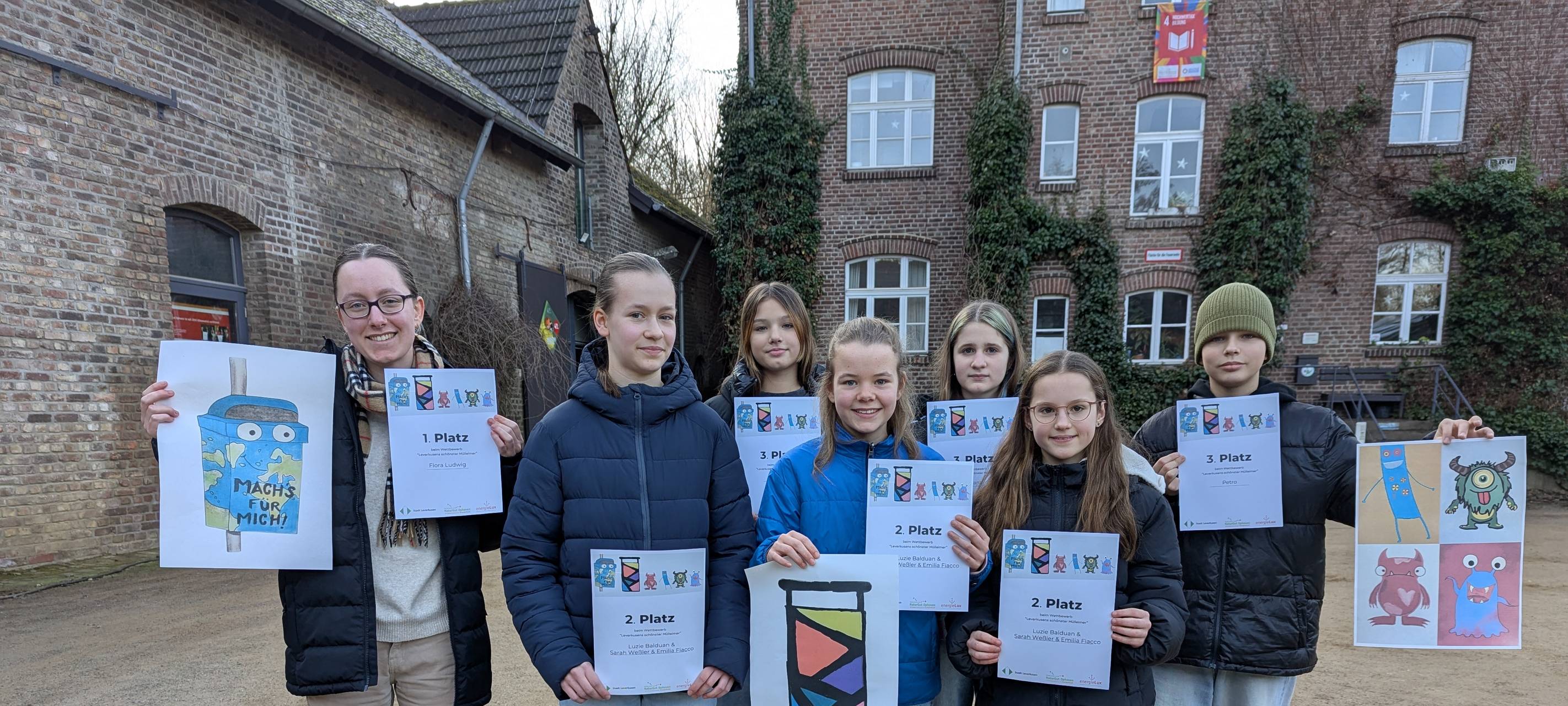 Mülleimer in Leverkusen werden bunt