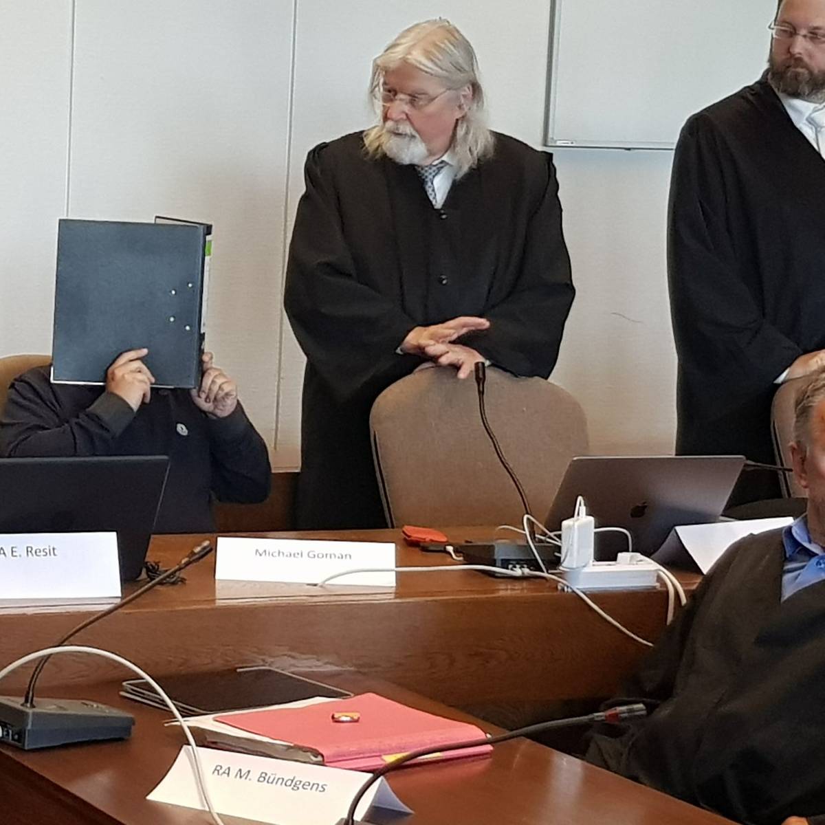 Clan-Chef vor Gericht - Radio Leverkusen