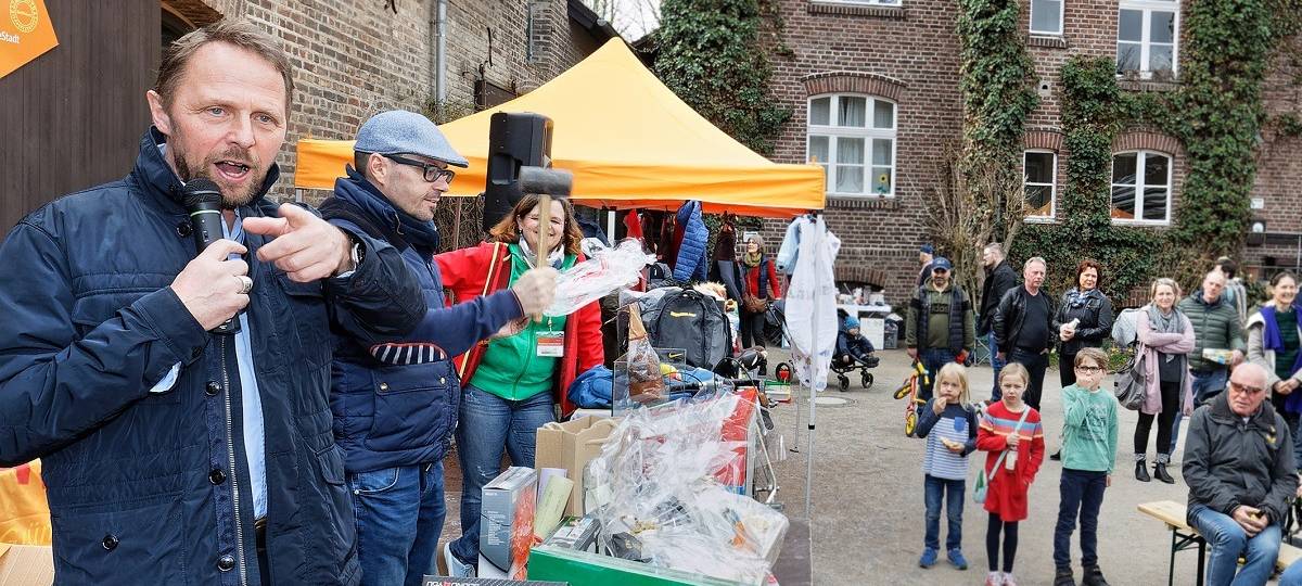 Naturgut Ophoven: Trödel und Auktion in Leverkusen