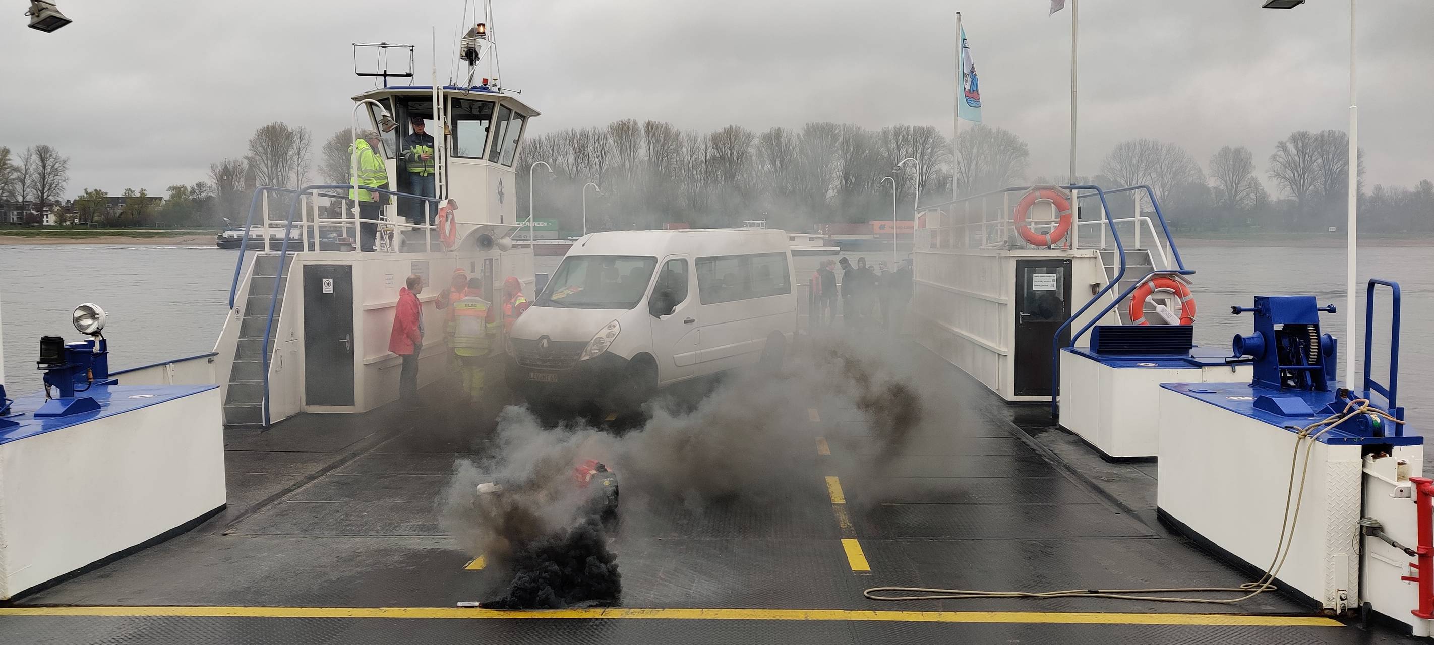Hitdorfer Fähre: Leverkusener Einsatzkräfte üben den Notfall