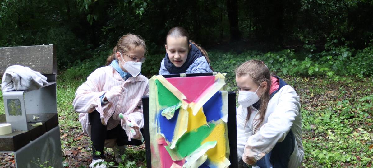 Leverkusener Kinder machen Mülleimer ansehnlich