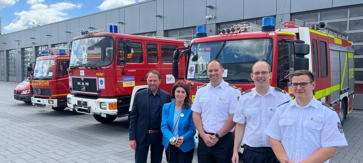 Leverkusen: Feuerwehr übergibt Fahrzeuge an Ukraine