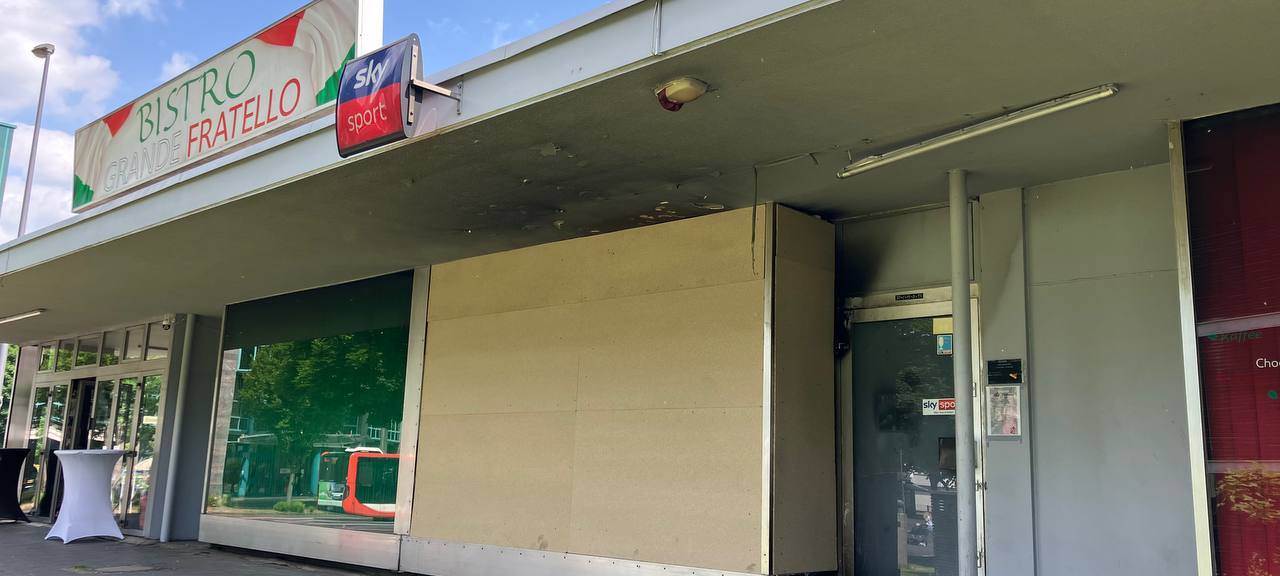 Brandstiftung vor Restaurant in Leverkusen-Wiesdorf