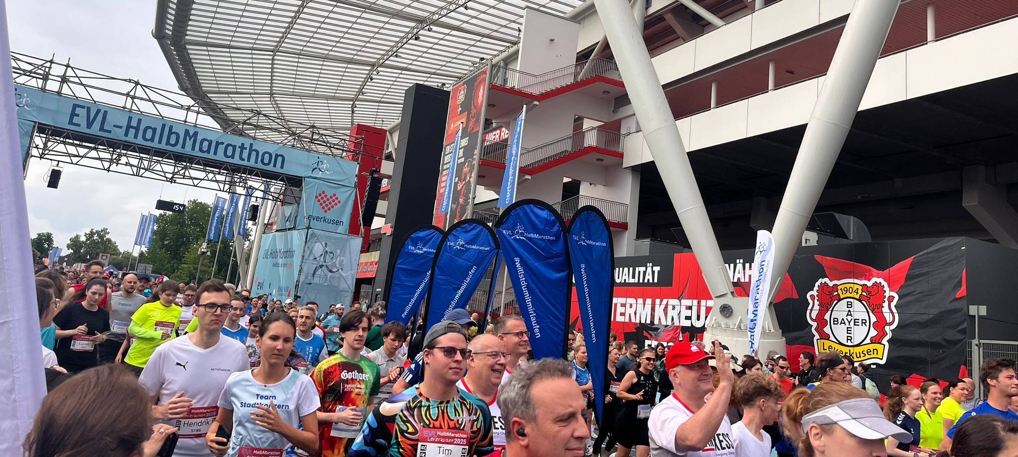 EVL-Halbmarathon in Leverkusen: Jonathan Dahlke gewinnt