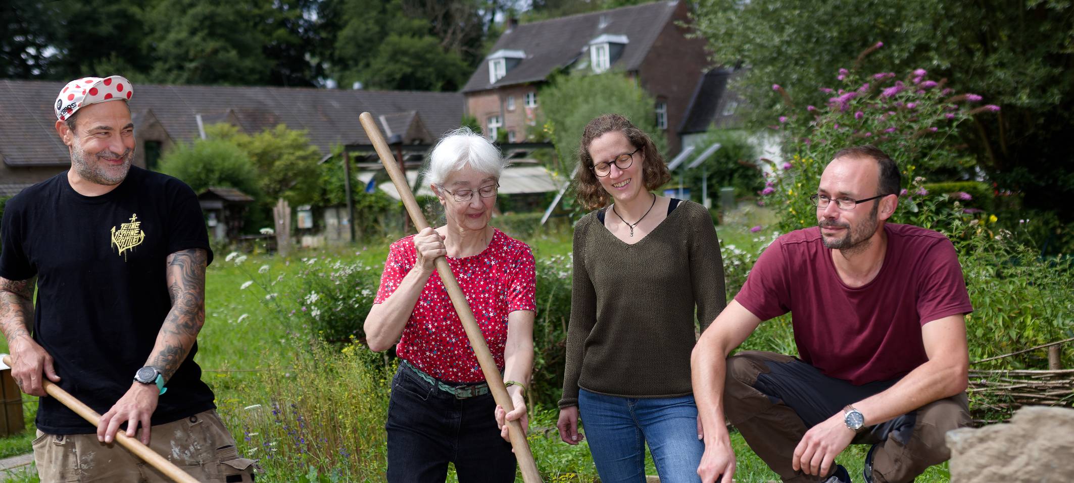 Bienen bekommen ein Sandparadies in Leverkusen