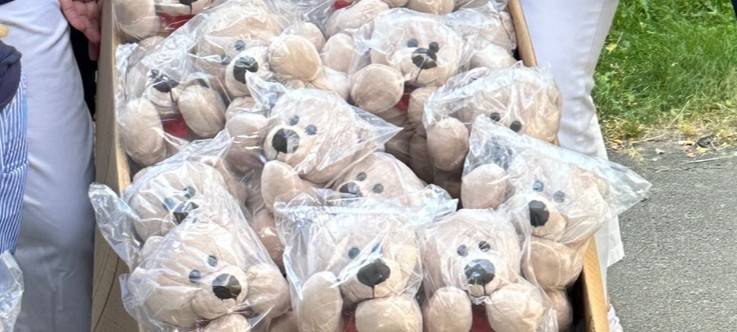 500 Tröste-Teddys für Kinder im Klinikum Leverkusen