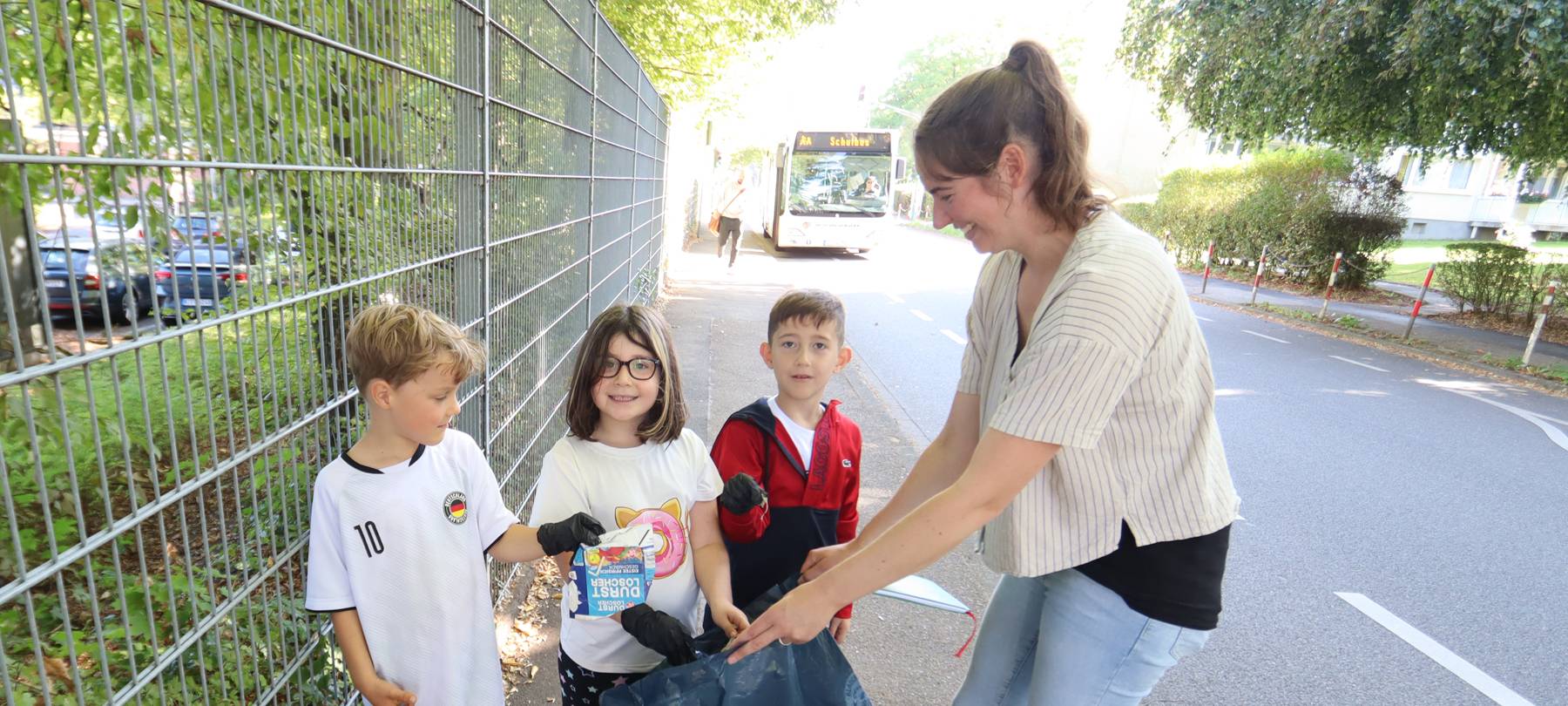 Leverkusener Kinder sammeln Müll