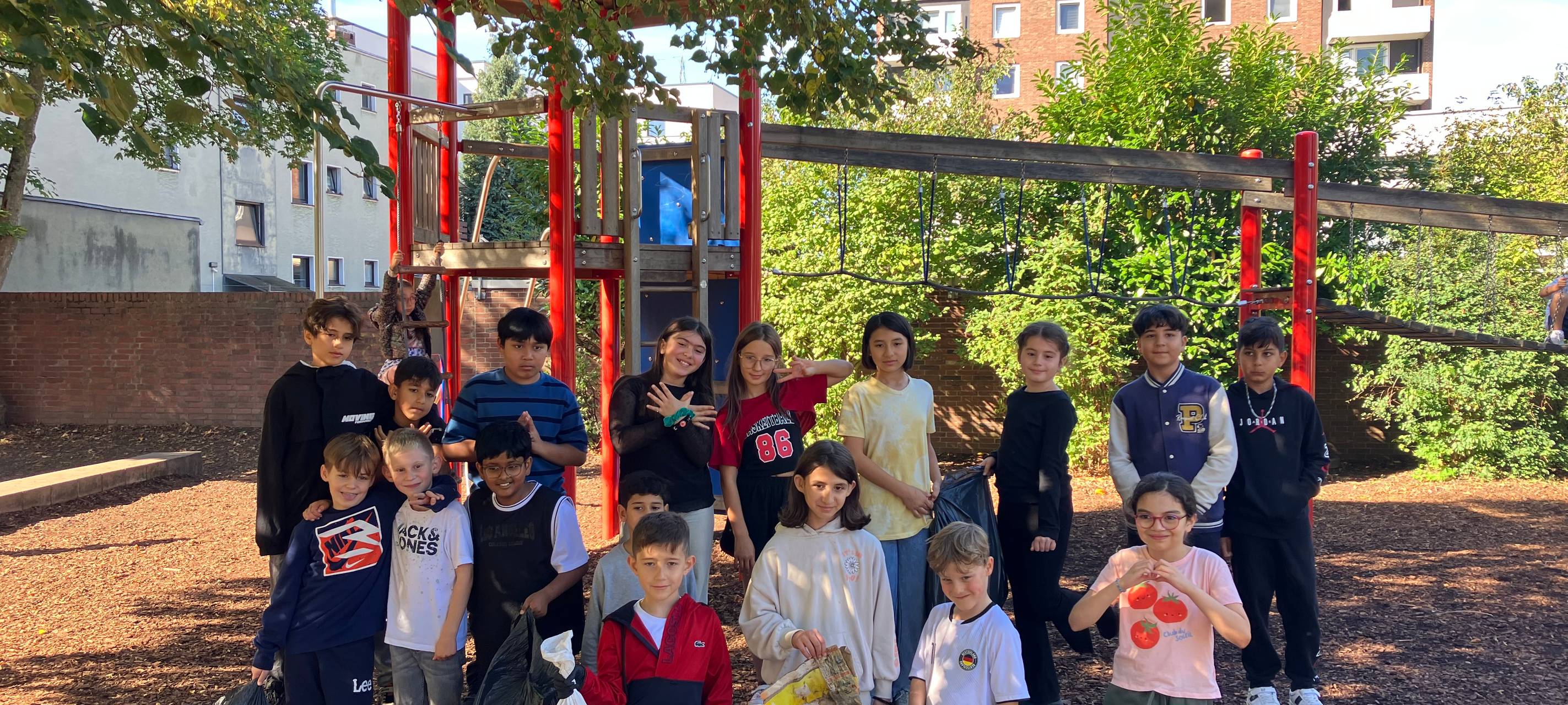 Leverkusener Kinder sammeln Müll