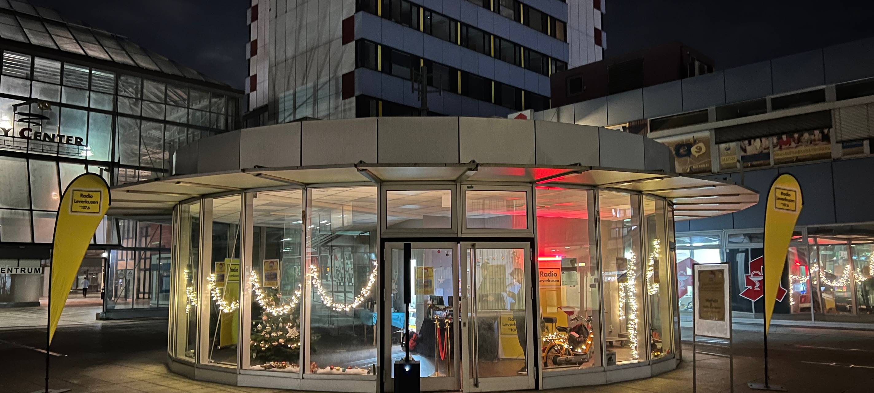 Gläsernes Weihnachtsstudio von Radio Leverkusen