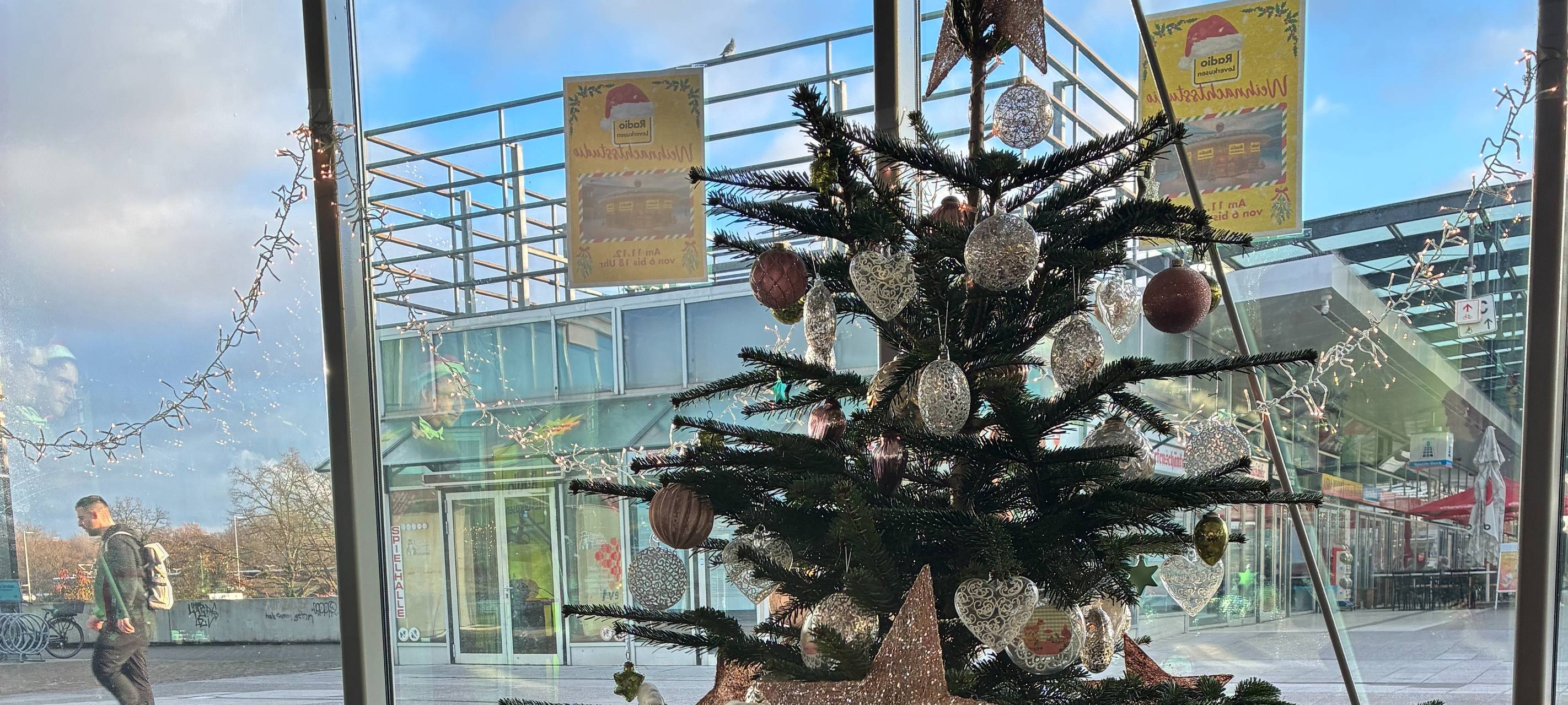 Gläsernes Weihnachtsstudio von Radio Leverkusen