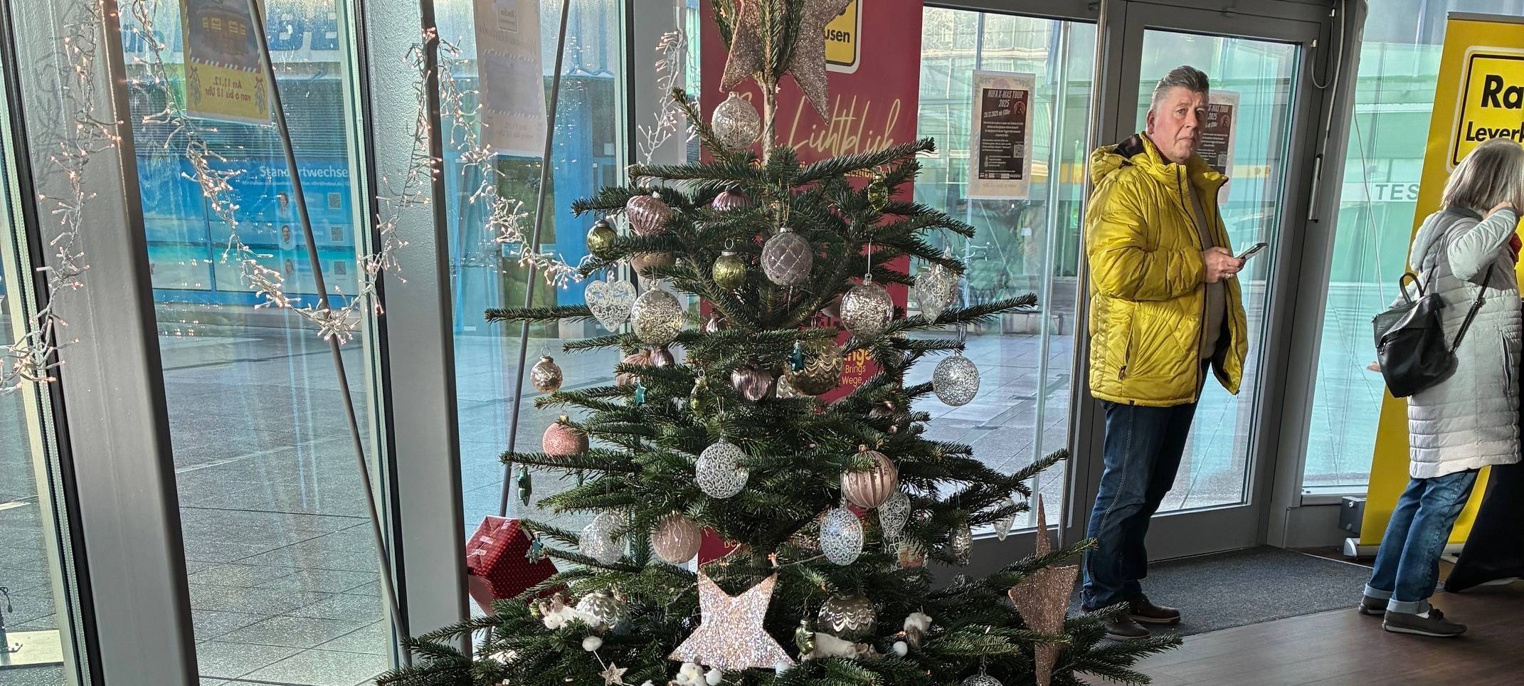 Gläsernes Weihnachtsstudio von Radio Leverkusen