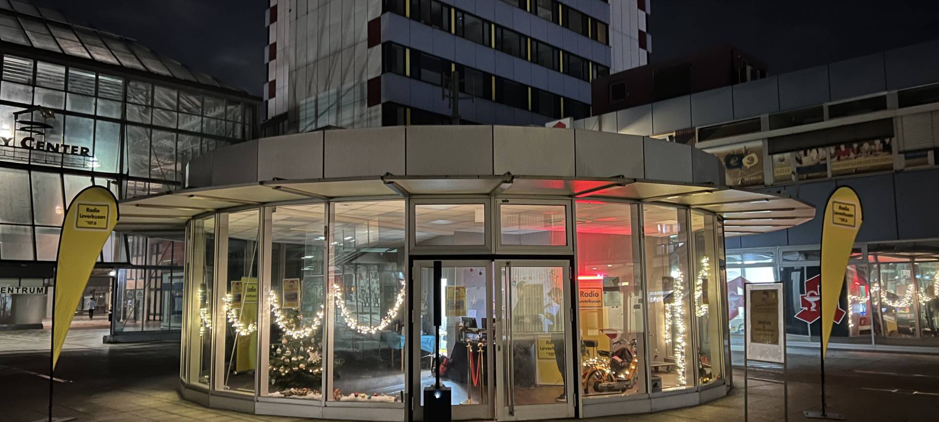Gläsernes Weihnachtsstudio von Radio Leverkusen
