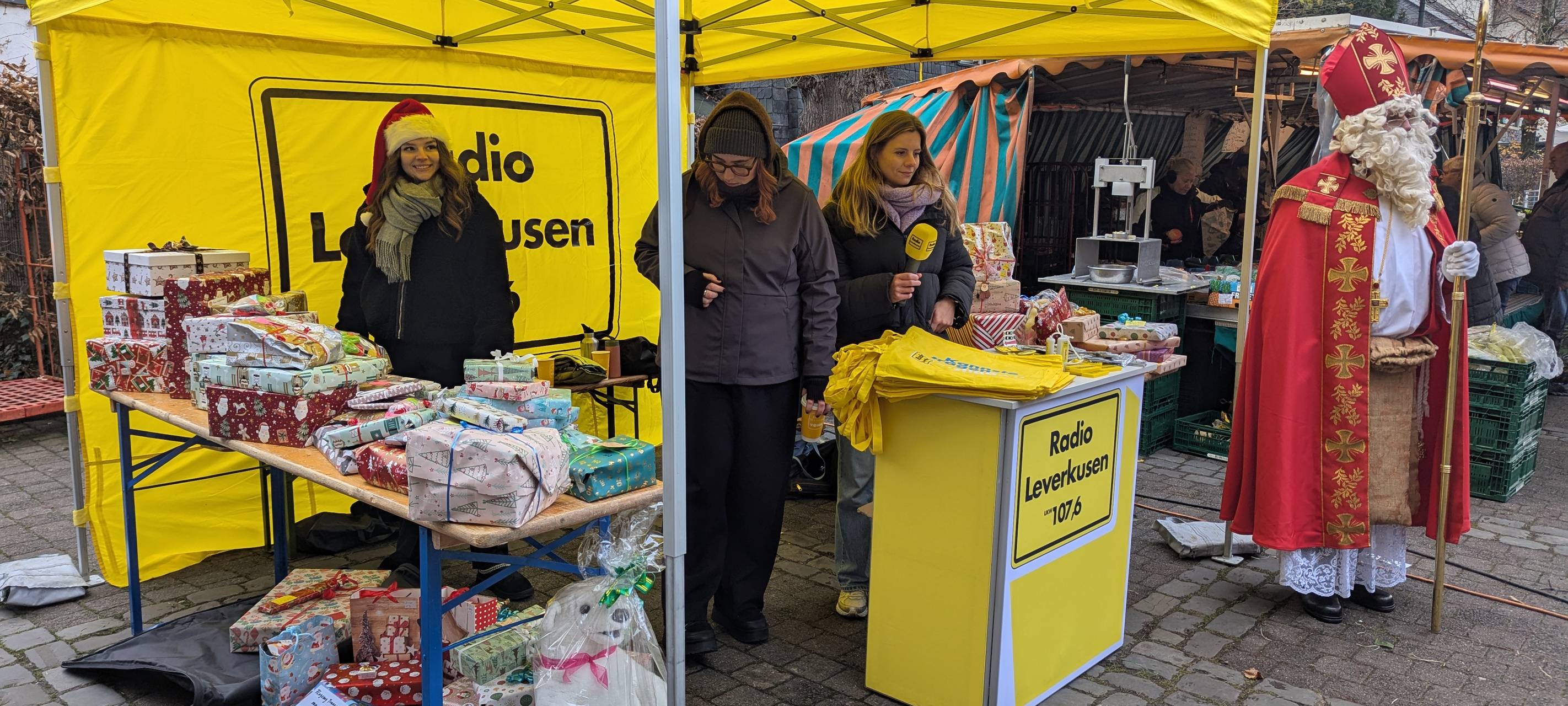 Radio Leverkusen sammelt über 1.000 Geschenke für den guten Zweck – ein neuer Rekord