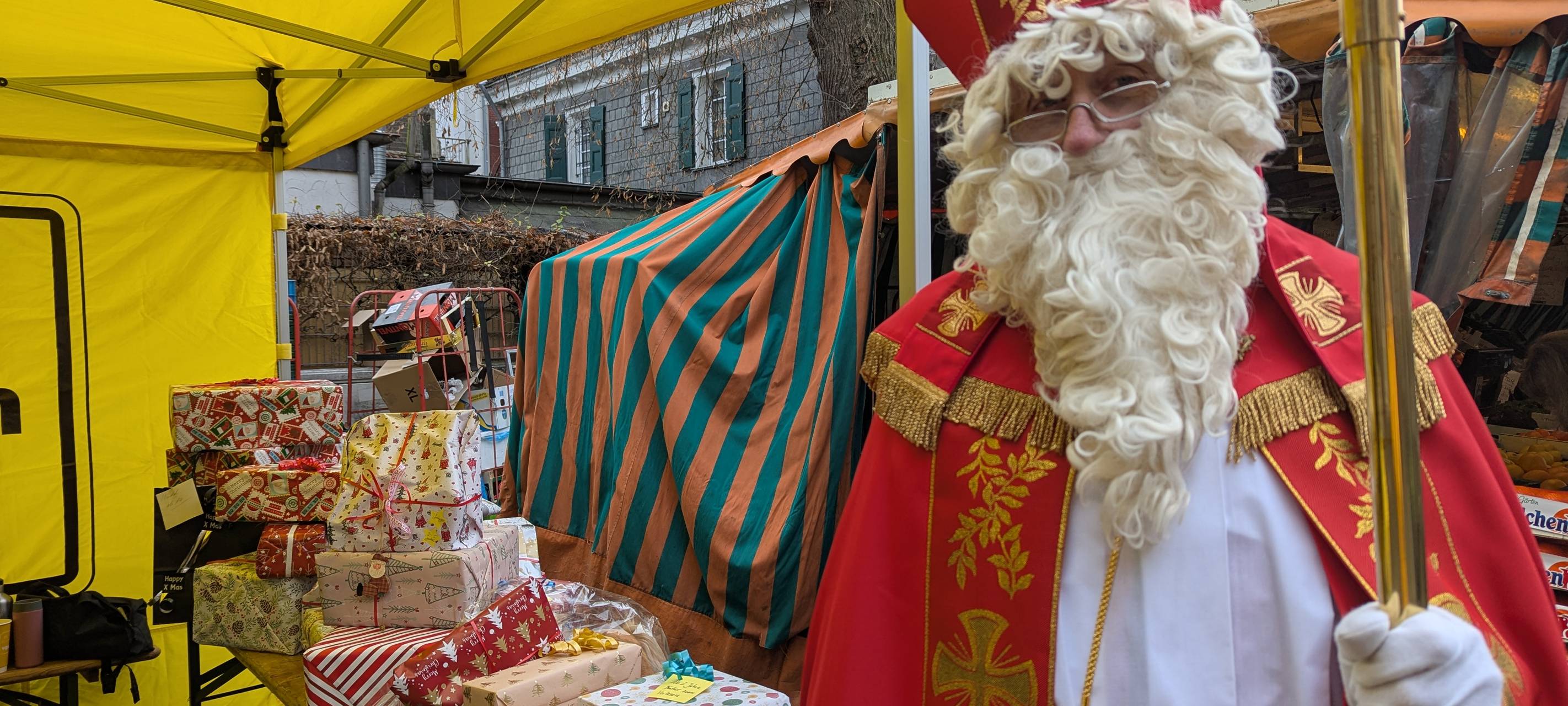 Radio Leverkusen sammelt über 1.000 Geschenke für den guten Zweck – ein neuer Rekord