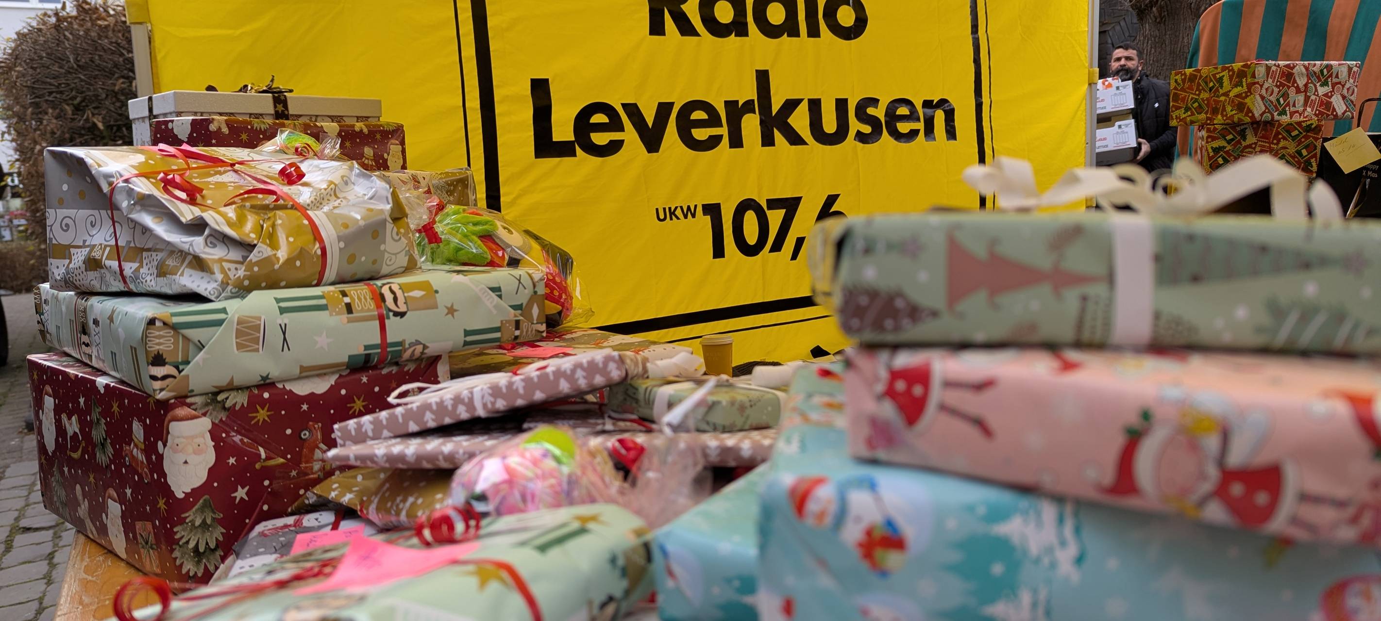 Radio Leverkusen sammelt über 1.000 Geschenke für den guten Zweck – ein neuer Rekord
