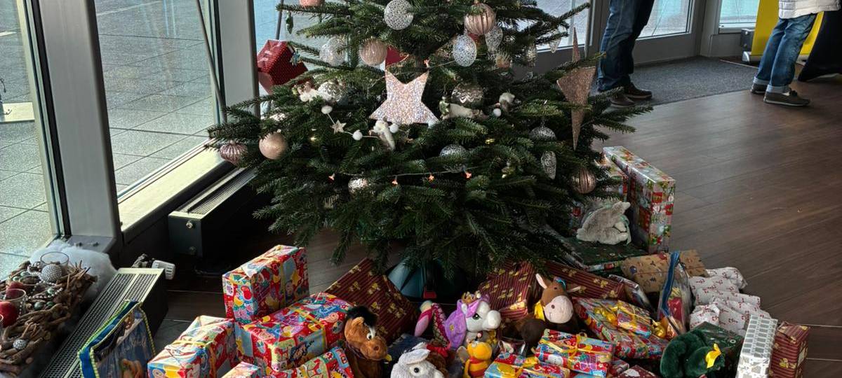 Radio Leverkusen sammelt über 1.000 Geschenke für den guten Zweck – ein neuer Rekord