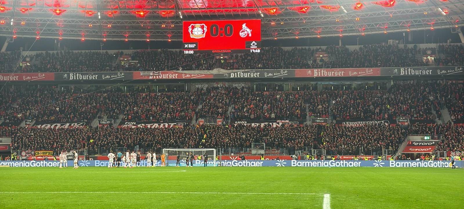 Bayer 04 Leverkusen gewinnt Derby - Diskussion um Kontrollen