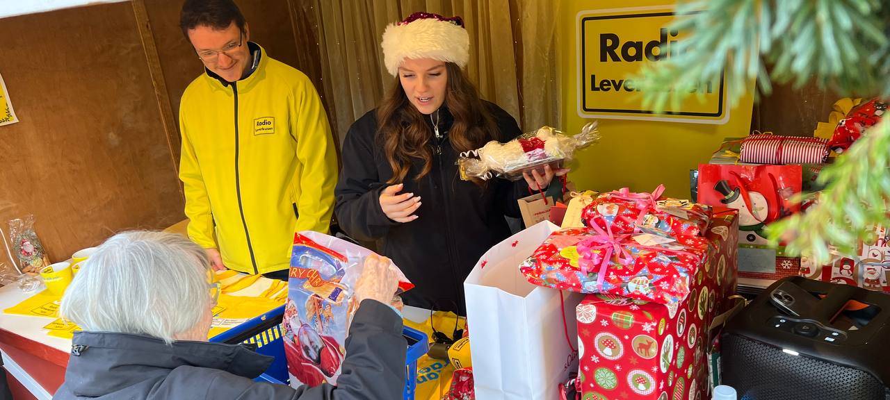 Radio Leverkusen sammelt über 1.000 Geschenke für den guten Zweck – ein neuer Rekord