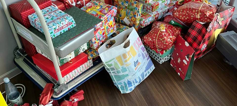 Radio Leverkusen sammelt über 1.000 Geschenke für den guten Zweck – ein neuer Rekord