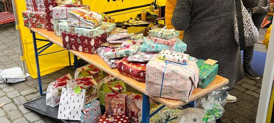 Radio Leverkusen sammelt über 1.000 Geschenke für den guten Zweck – ein neuer Rekord