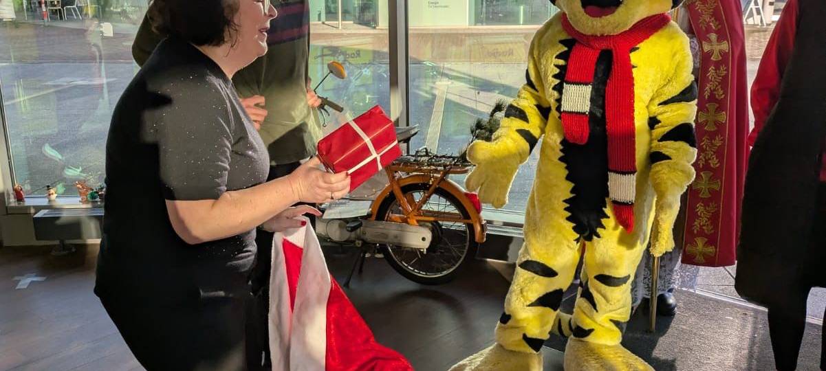 Radio Leverkusen sammelt über 1.000 Geschenke für den guten Zweck – ein neuer Rekord