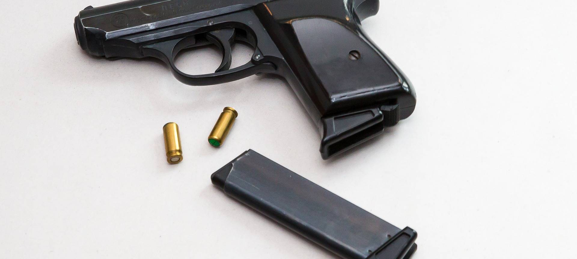 Knarre, Schüsse, Pistole, Polizei, bewaffnet, Waffe, Schreckschusspistole, Schuss