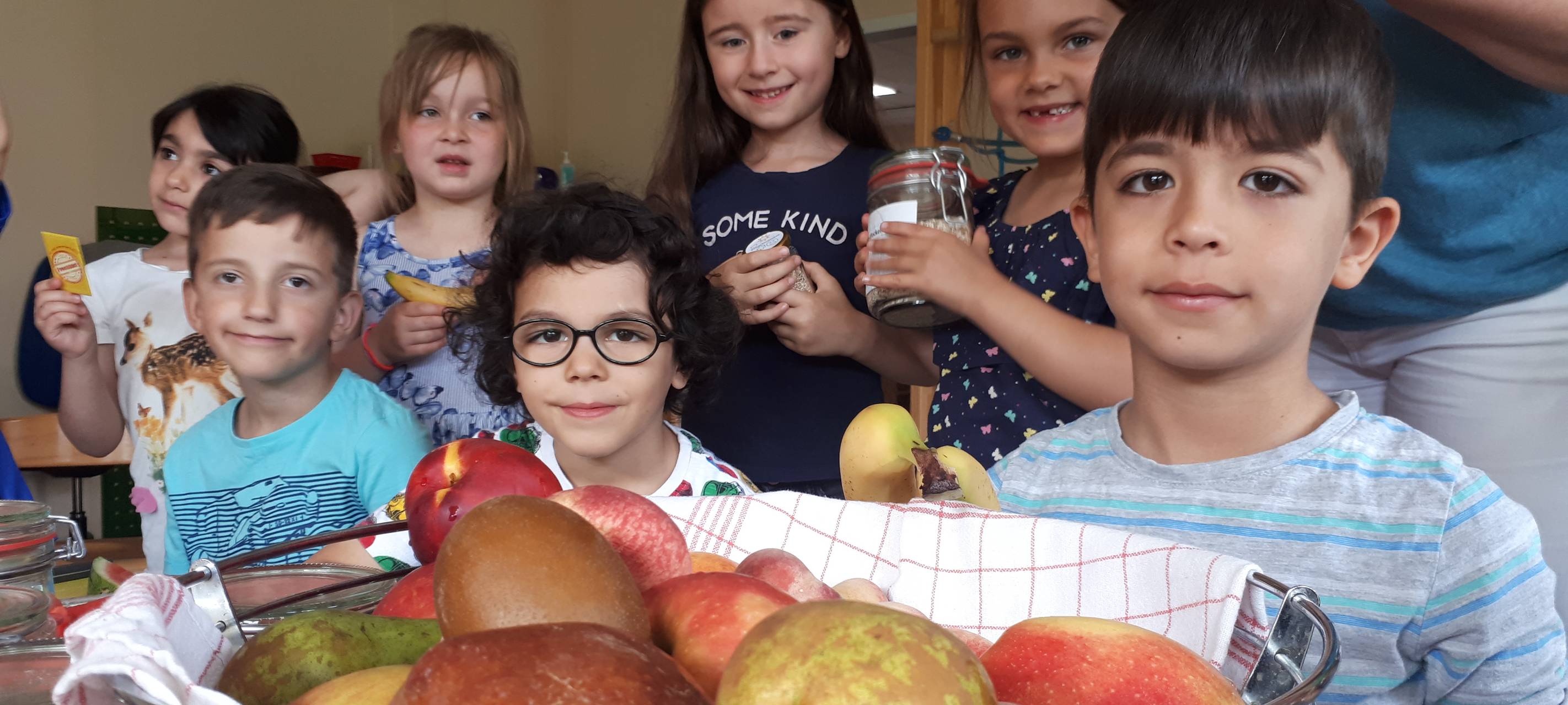 Kinder lernen für gesundes Frühstücken