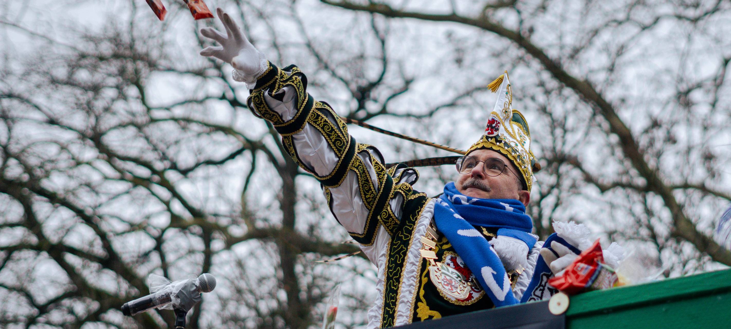 Tschüss Karneval: Jecken verabschieden sich in Leverkusen