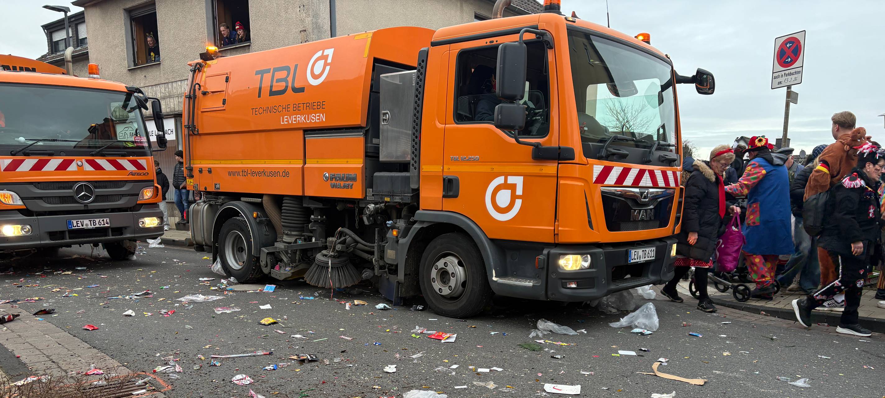 27,3 Tonnen Karnevals-Müll in Leverkusen