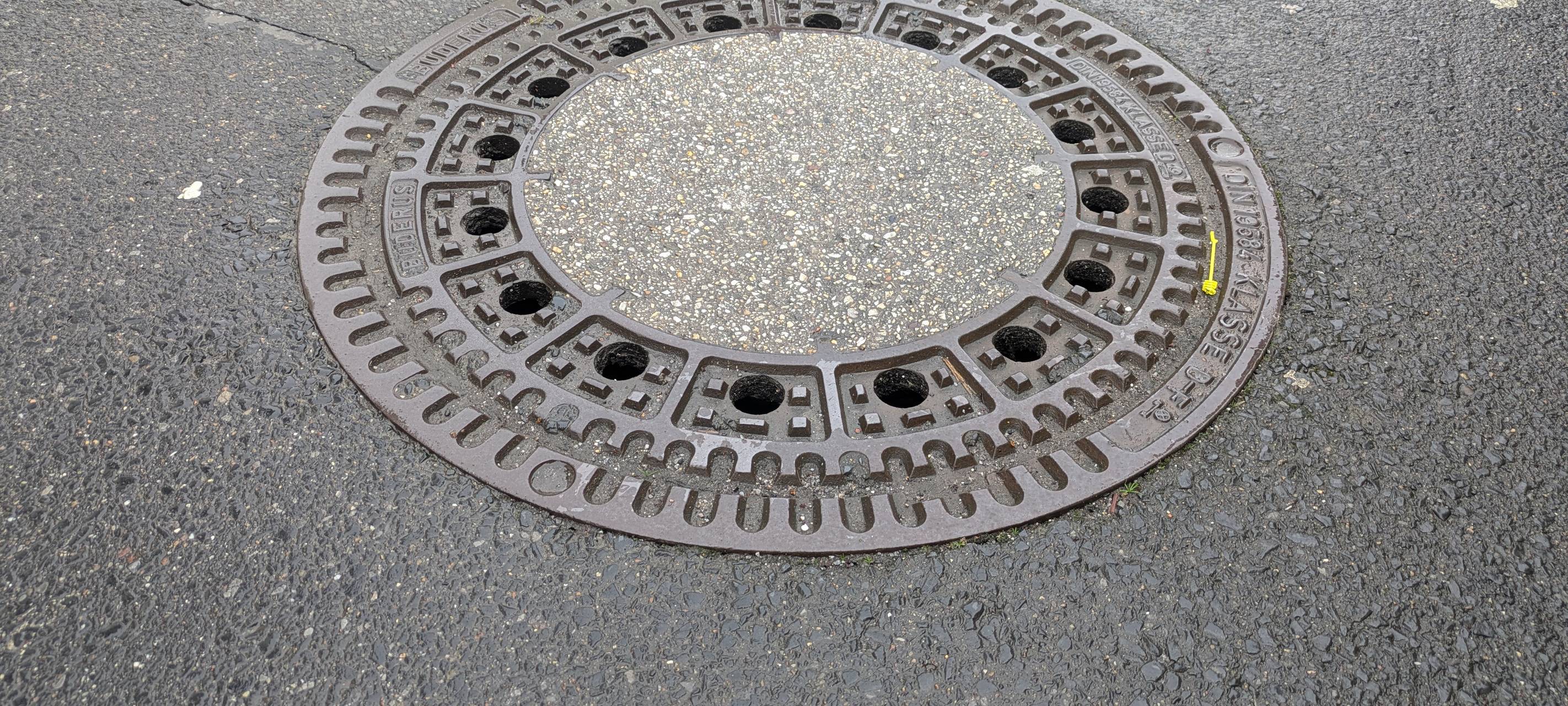 Leverkusen: Stadthalle Bergisch-Neukirchen kämpft mit Regen