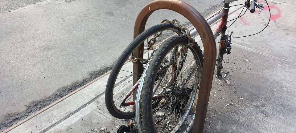 Fahrradleichen nehmen Platz weg