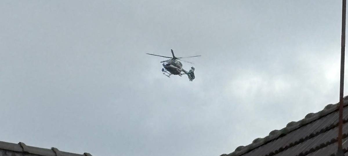 Polizeieinsatz mit Hubschrauber in Leverkusen