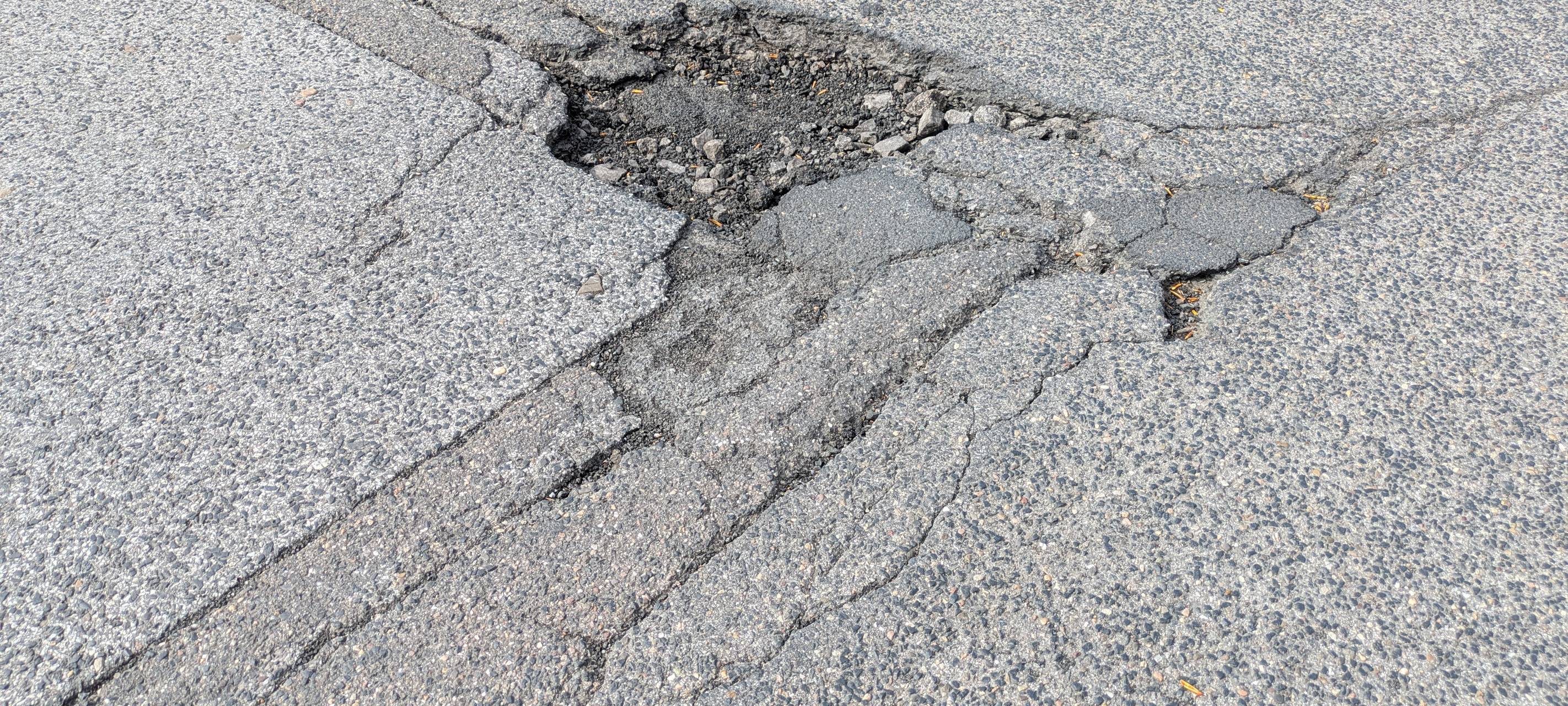 Schlaglöcher in Leverkusen: Kein Geld für Reparatur
