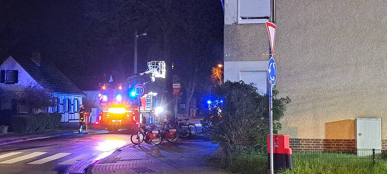 Aufwendiger Feuerwehr-Einsatz in der Nacht in Hitdorf