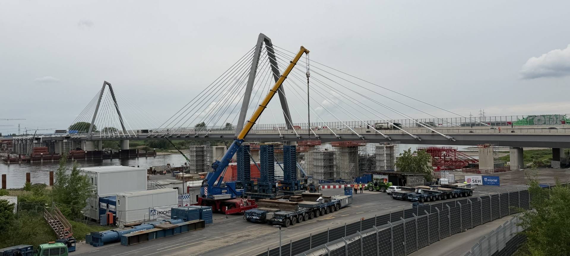 Neue Stahlträger für die Leverkusener Rheinbrücke