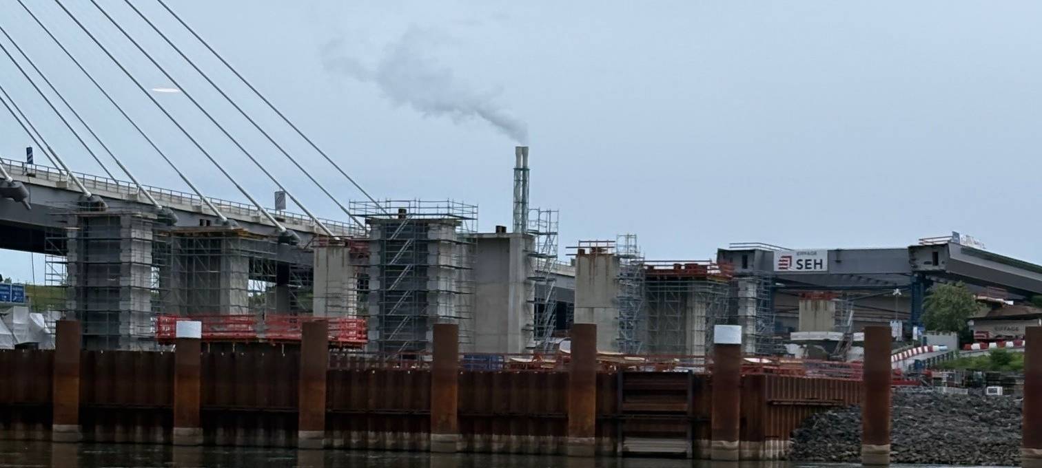 Neue Stahlträger für die Leverkusener Rheinbrücke