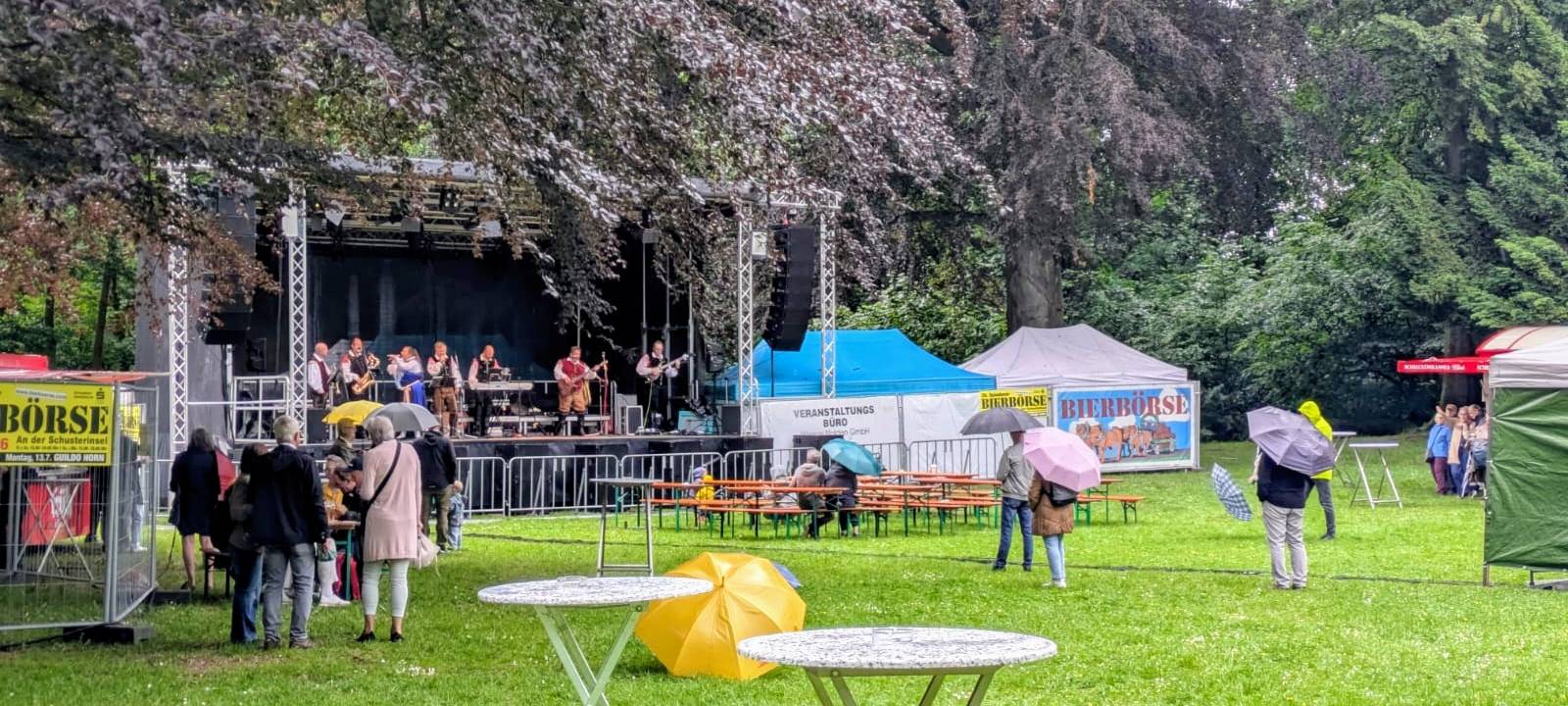 Nasser Start fürs Schützen- und Volksfest in Schlebusch