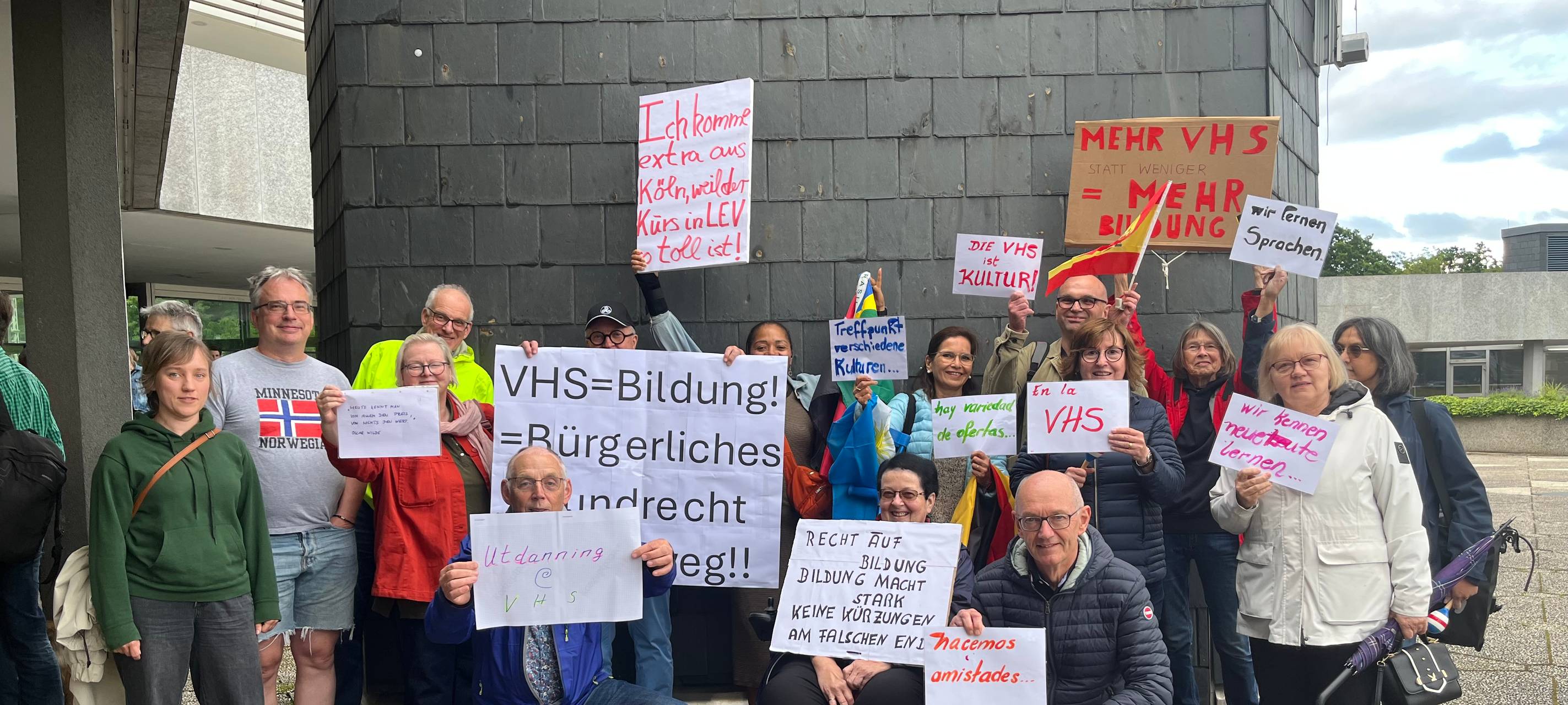 Sparpläne in Leverkusen: Protest an der VHS