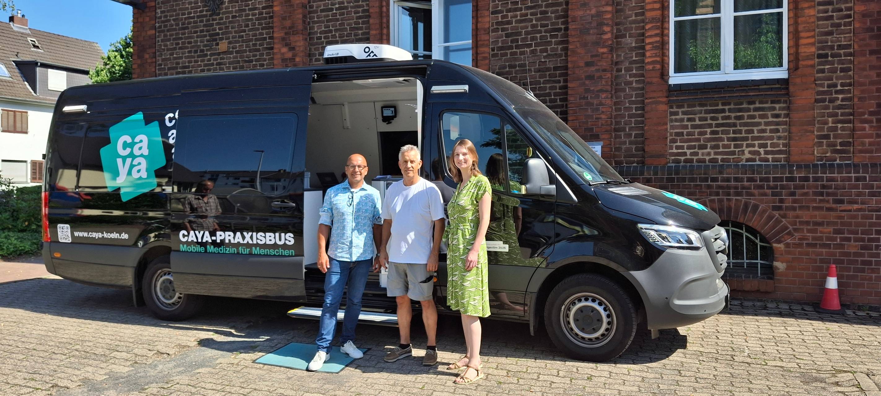 Caya-Mobil: Arztpraxis auf Rädern hält in Leverkusen
