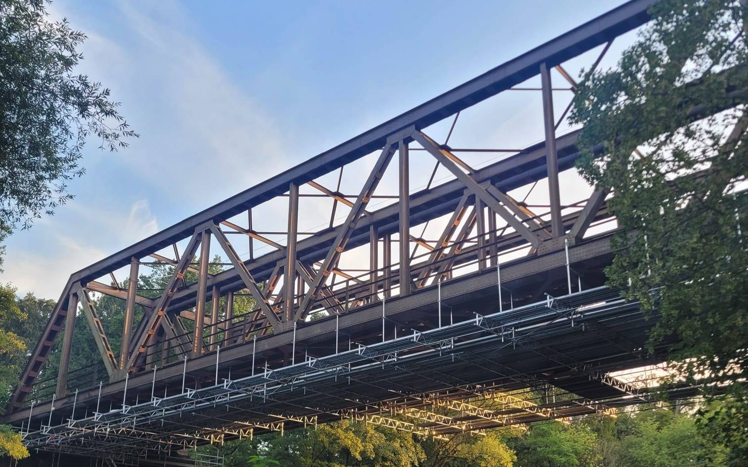Leverkusen: Bahnbrücke soll Ende September repariert sein