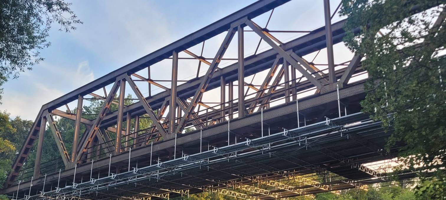 Leverkusen: Bahnbrücke soll Ende September repariert sein