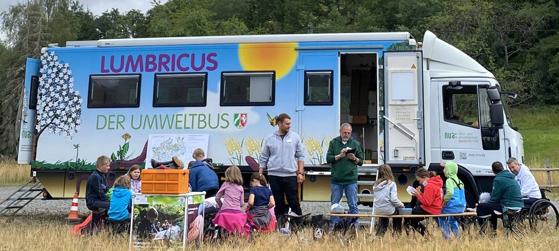 Forscherbus kommt nach Leverkusen