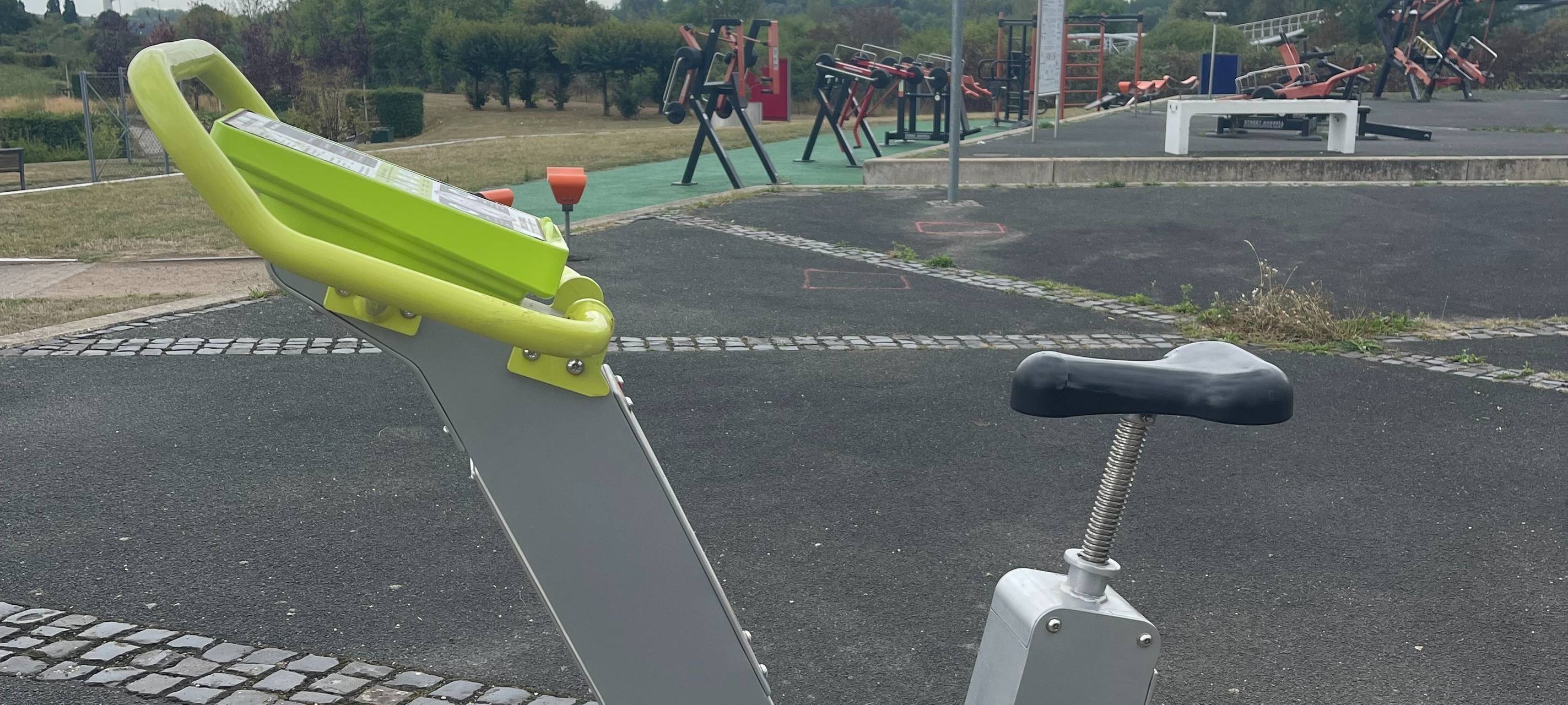 Neulandpark Leverkusen: Neues Spinning Bike im Outdoor-Gym