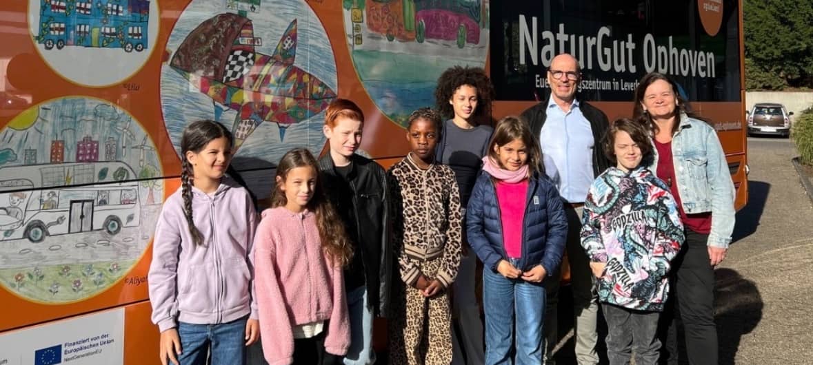 Neuer wupsi-Bus in Leverkusen zeigt Kinderbilder