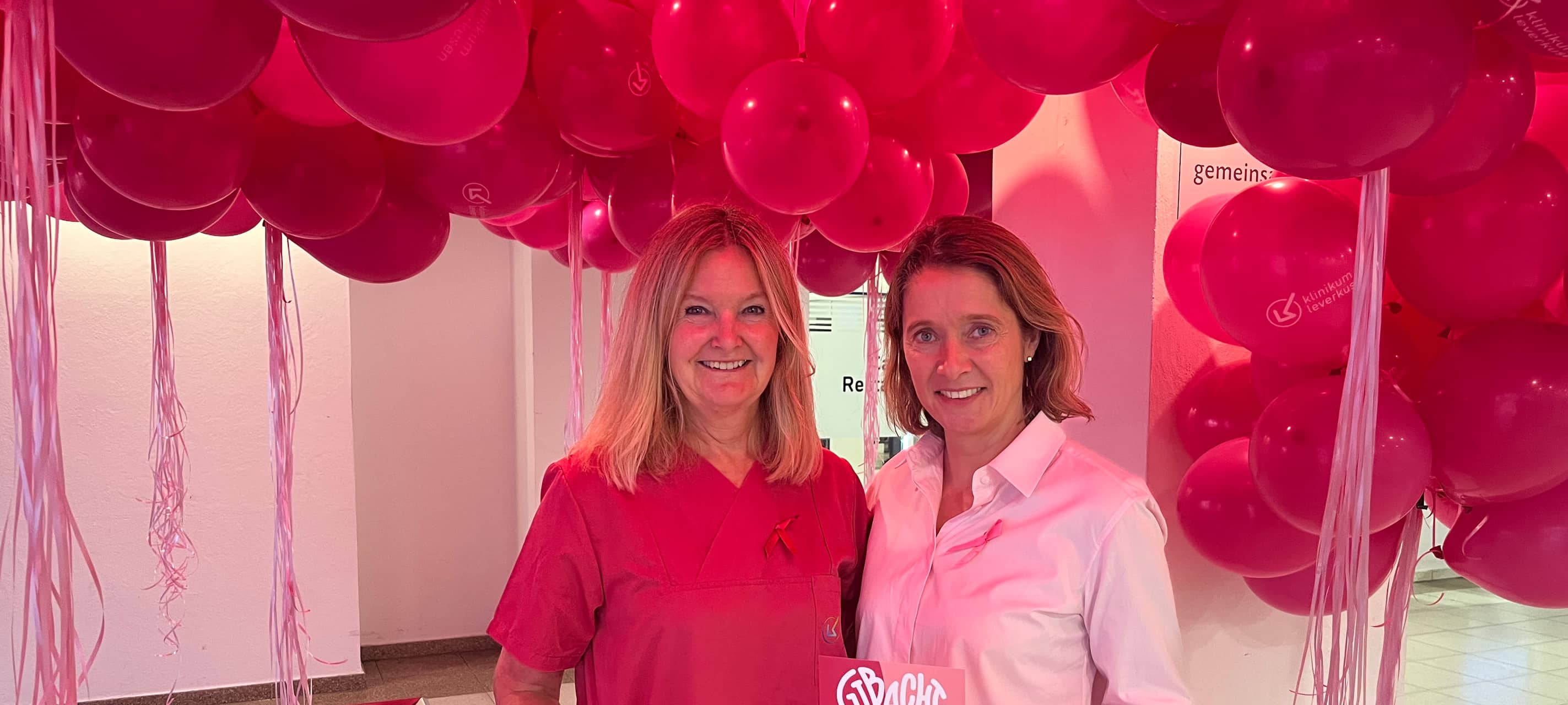 Pinktober: Aktion am Klinikum Leverkusen