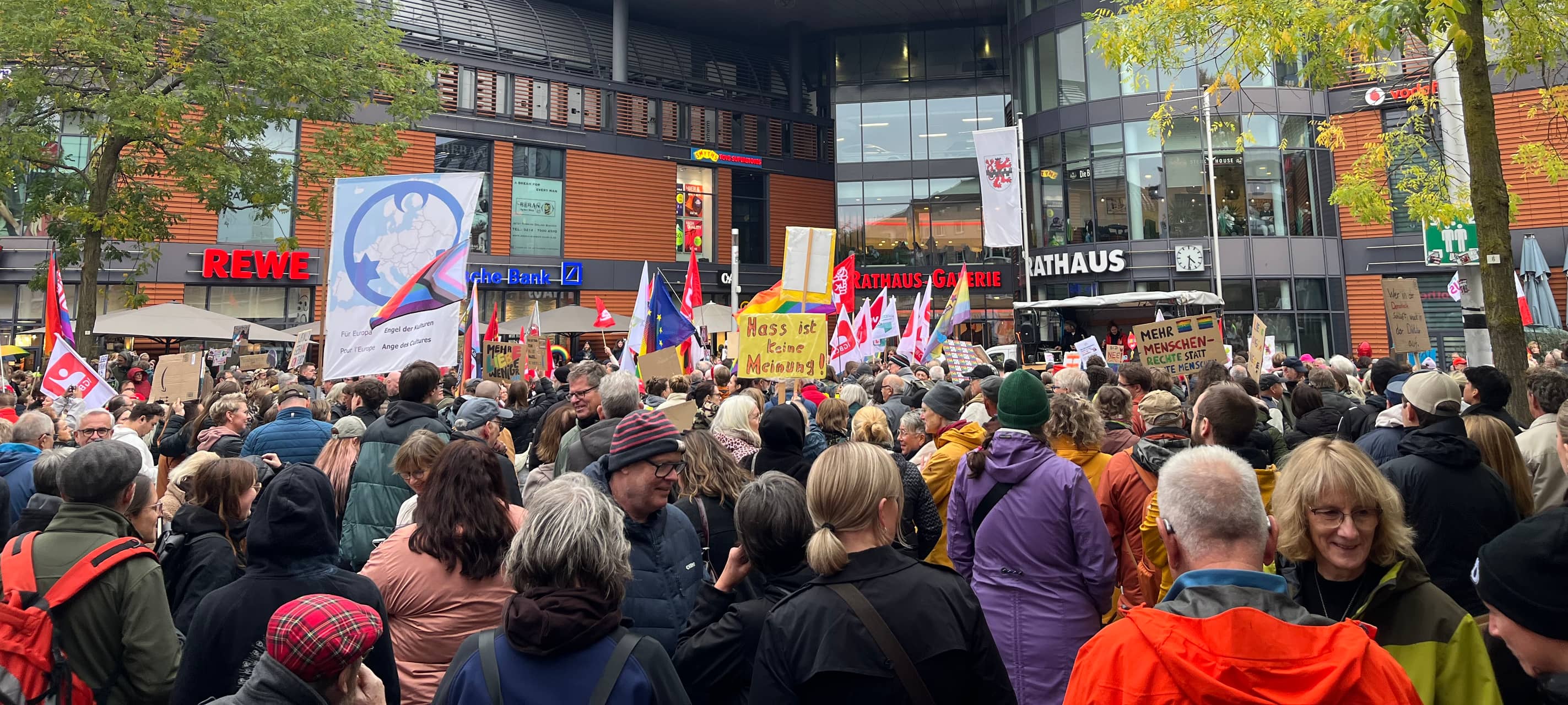 Demonstration gegen rechtspopulistisches Treffen der ESN